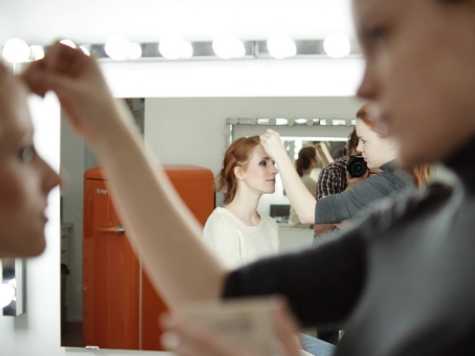 Bild von Sarah bei der Arbeit